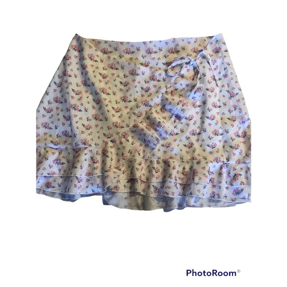 New XL Floral Mini Skirt from Tiger Mist Floral - Picture 1 of 6